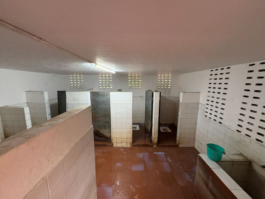 Magazine toiletgebouw 2 650 hoog.JPG