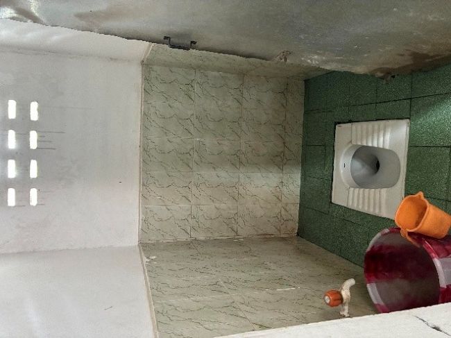 Thomas mount oud toilet.jpg