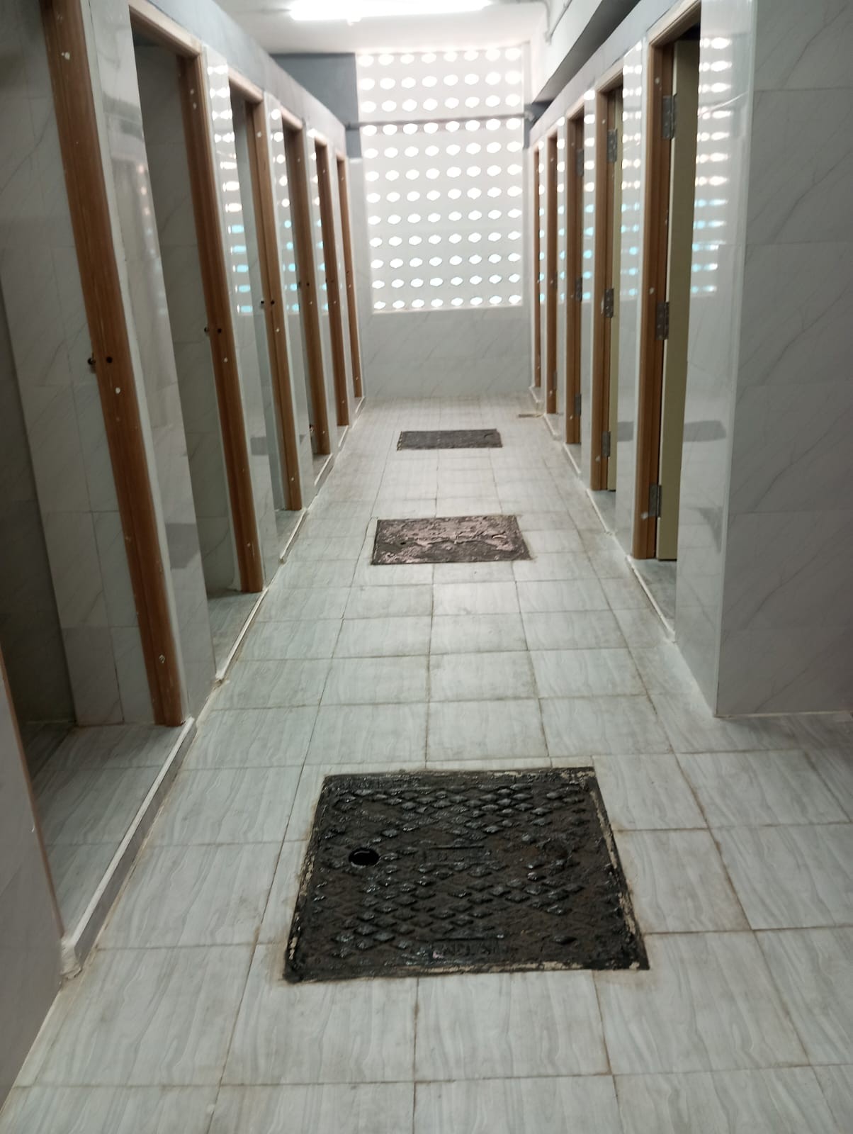 Vepery, gerenoveerde toiletten.jpg